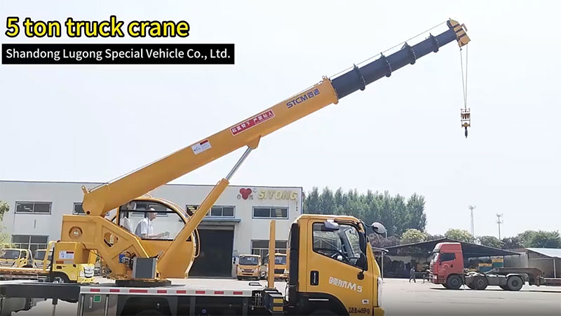 Xe cần cẩu 5T
