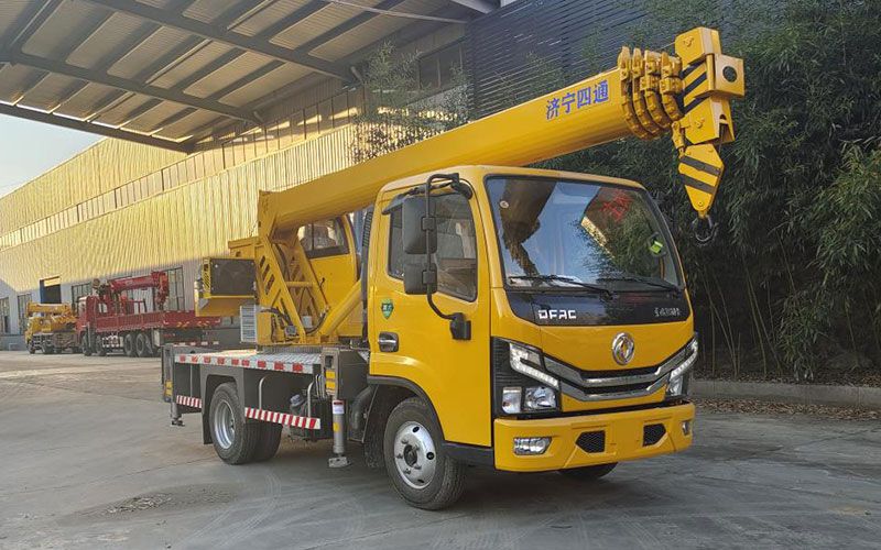 Xe cẩu tự hành hạng nhẹ 5T, STSQ5B
