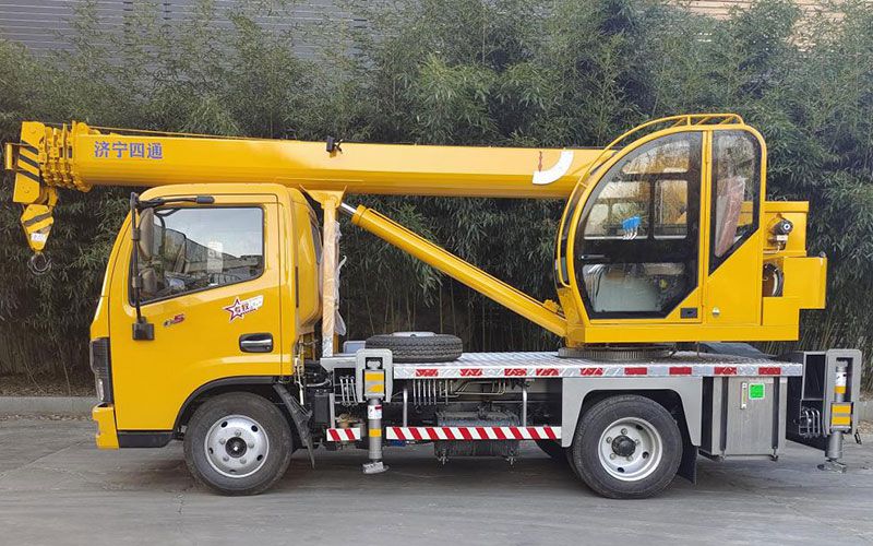 Xe cẩu tự hành hạng nhẹ 5T, STSQ5B