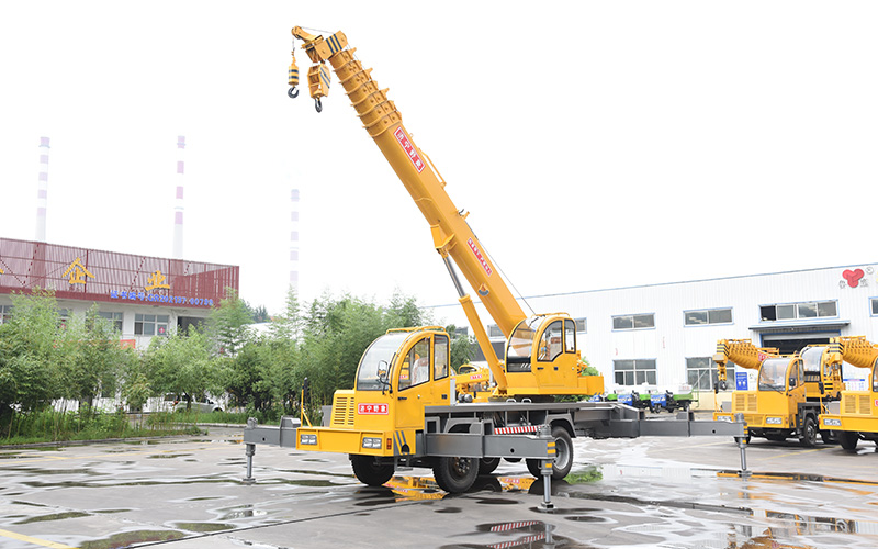 Xe cẩu bánh lốp 12T, STSQ12D