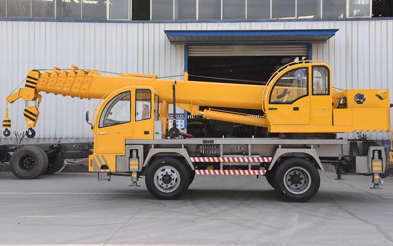 Xe cẩu bánh lốp 12T, STSQ12D