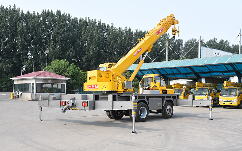 Xe cẩu bánh lốp 16T, STSQ16D