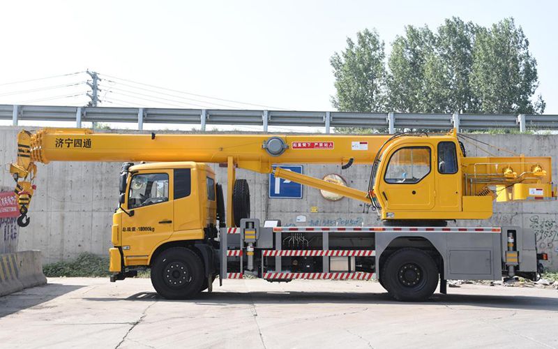 Xe cẩu bánh lốp 16T, STSQ16DF-Y