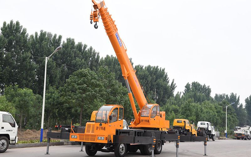 Xe cẩu bánh lốp 20T, STSQ20D
