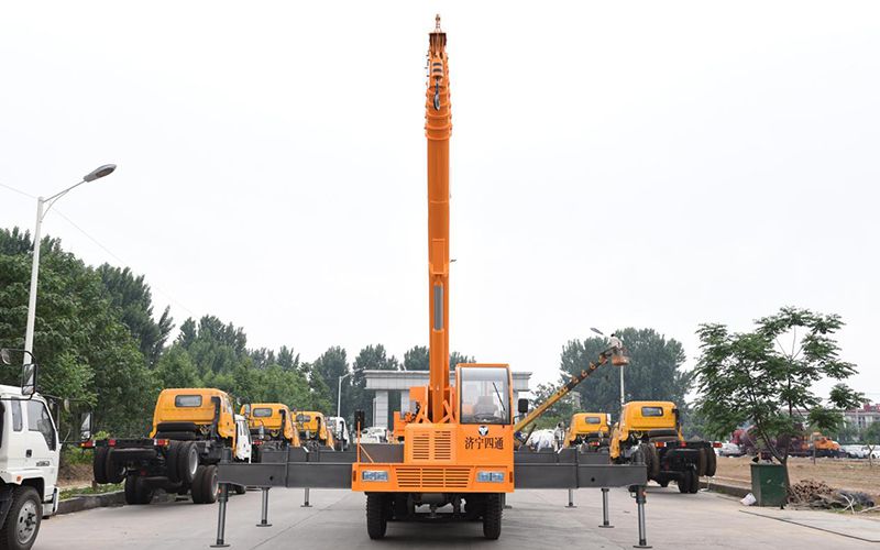 Xe cẩu bánh lốp 20T, STSQ20D