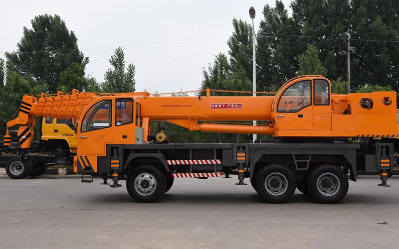 Xe cẩu bánh lốp 20T, STSQ20D