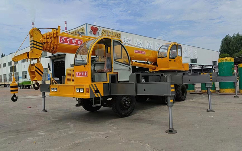 Xe cẩu bánh lốp 20T, STSQ20D