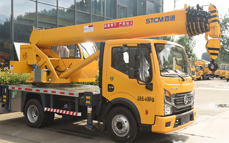 Xe cần cẩu 5T