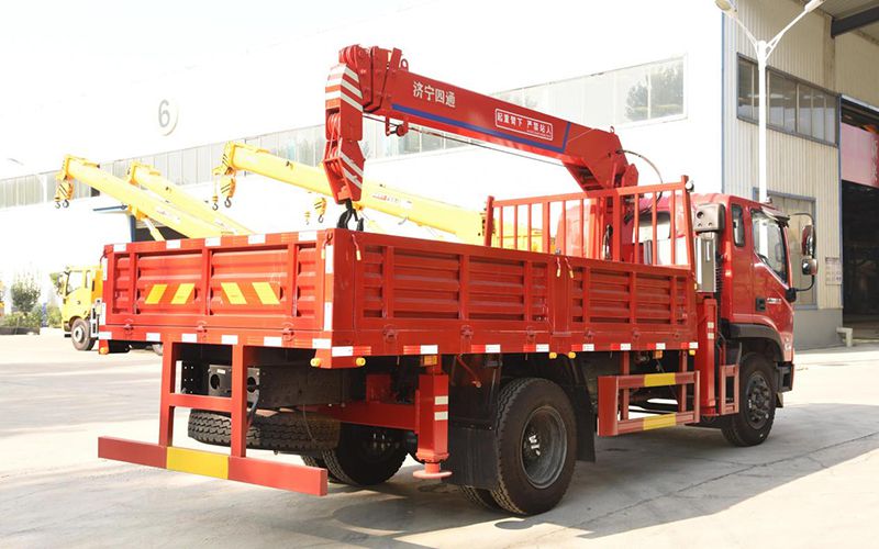 Xe tải gắn cẩu 5T, SST5S4