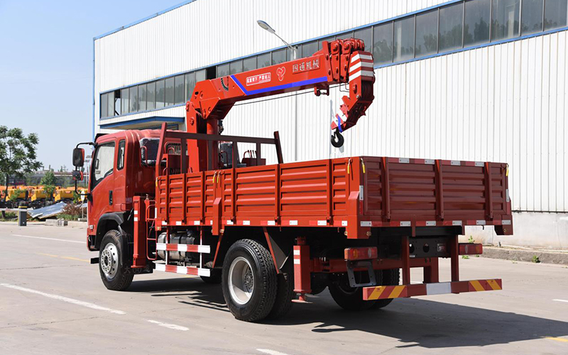 Xe tải gắn cẩu 6.3T, SST6.3S4