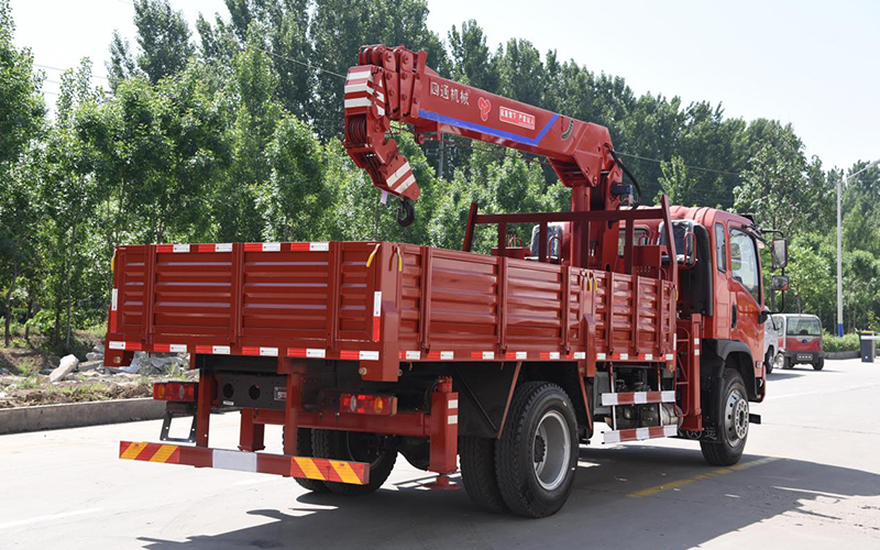 Xe tải gắn cẩu 6.3T, SST6.3S4