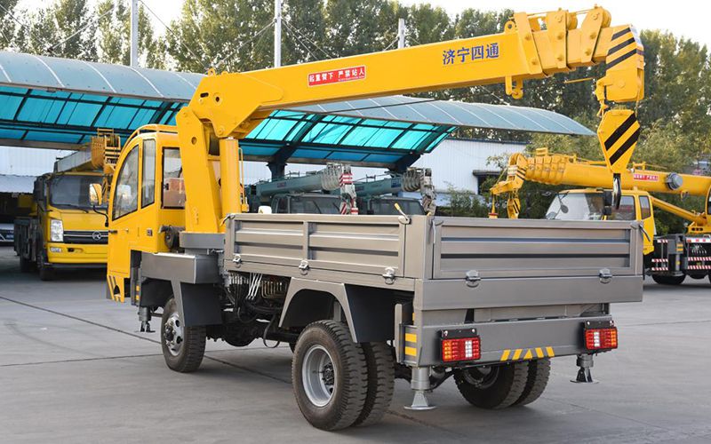 Xe tải gắn cẩu 6T, SST6SZ5