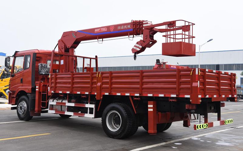 Xe tải gắn cẩu 8T, SST8S4