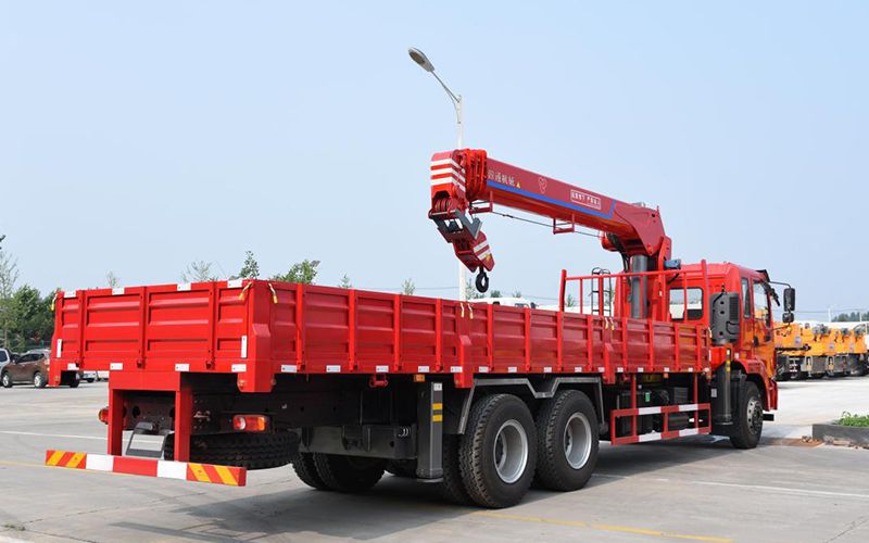 Xe tải gắn cẩu 12T, SST12S5
