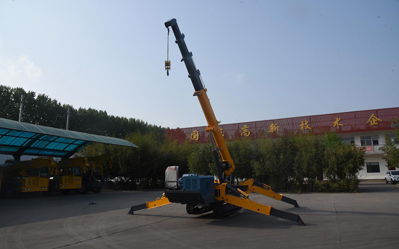 Xe cẩu bánh xích chân nhện 5T