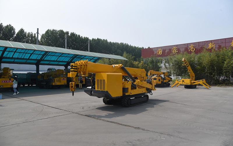 Xe cẩu bánh xích chân nhện 8T