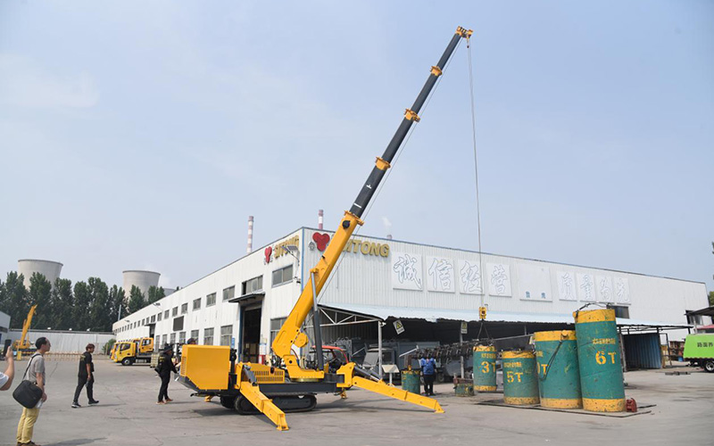 Xe cẩu bánh xích chân nhện 8T