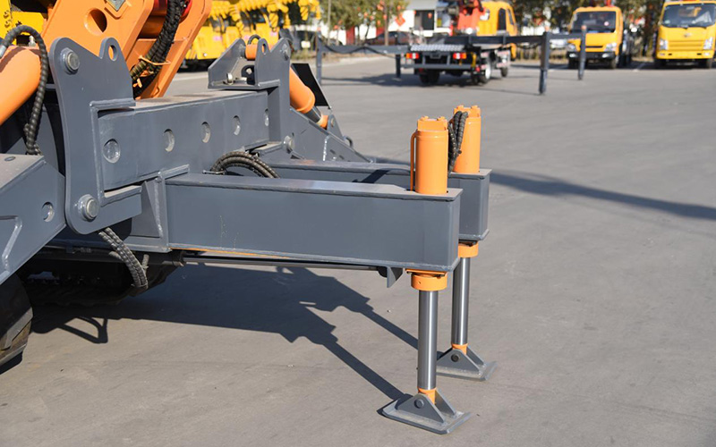 Xe cẩu bánh xích chân nhện 10T